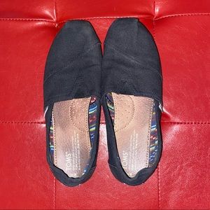 TOMS BLACK CANVAS CLASSICS SIZE 8
